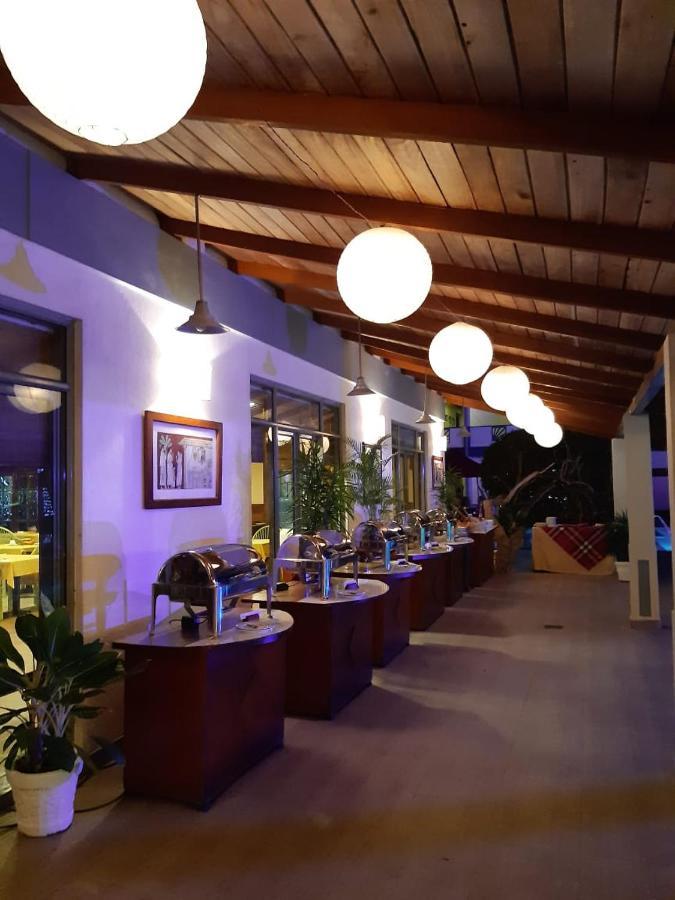 The Oasis Beach Resort Hambantota Esterno foto