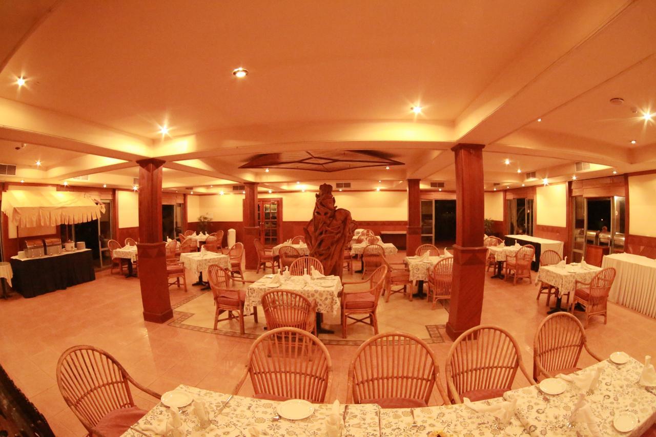 The Oasis Beach Resort Hambantota Esterno foto