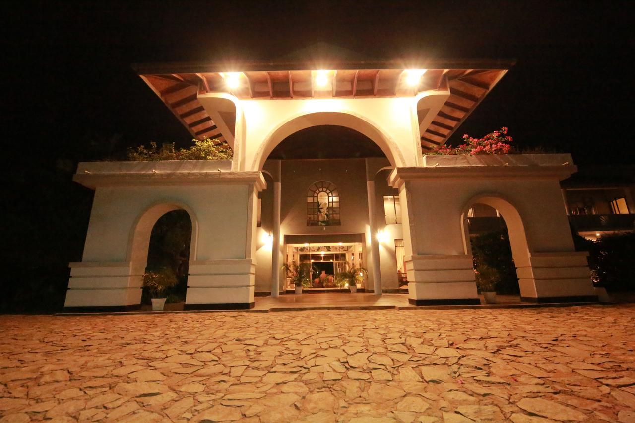 The Oasis Beach Resort Hambantota Esterno foto