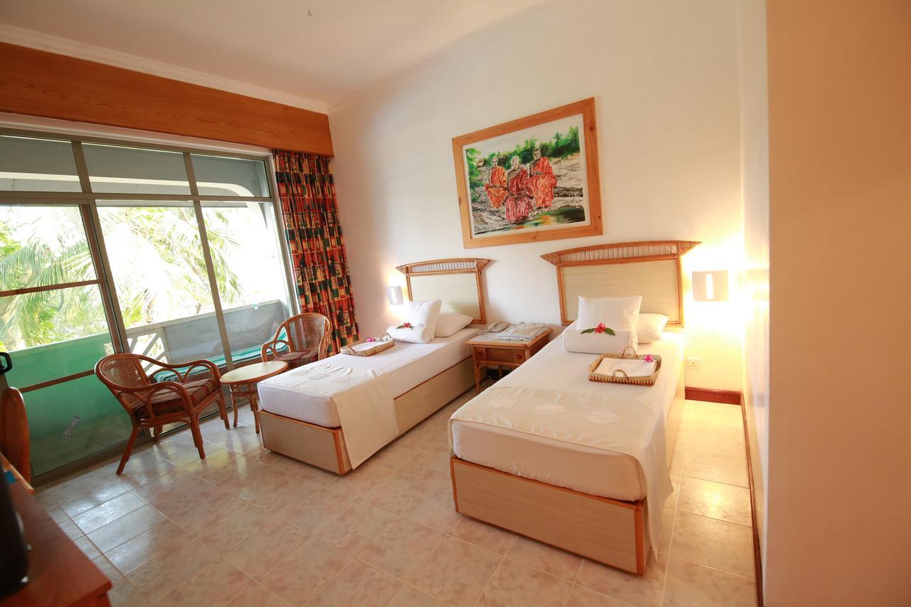The Oasis Beach Resort Hambantota Esterno foto