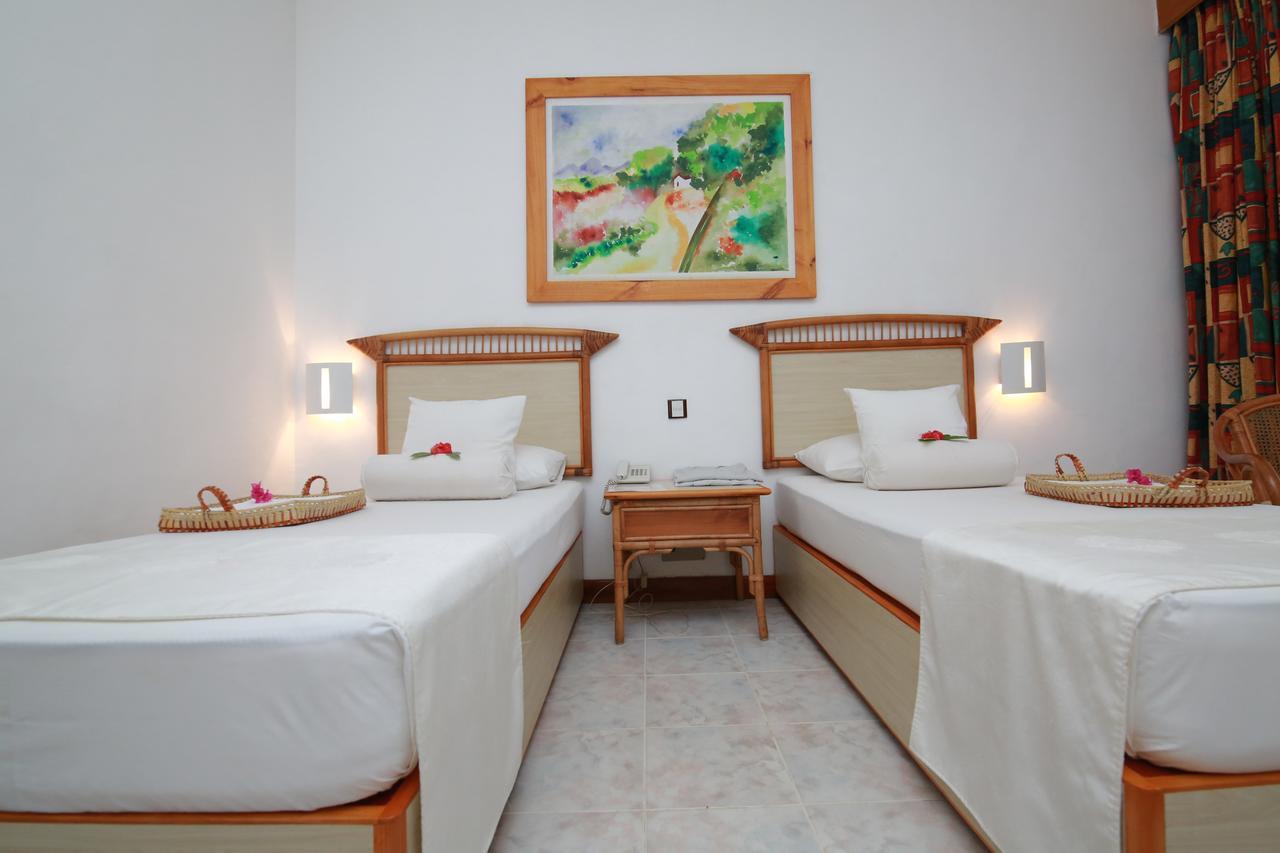 The Oasis Beach Resort Hambantota Esterno foto