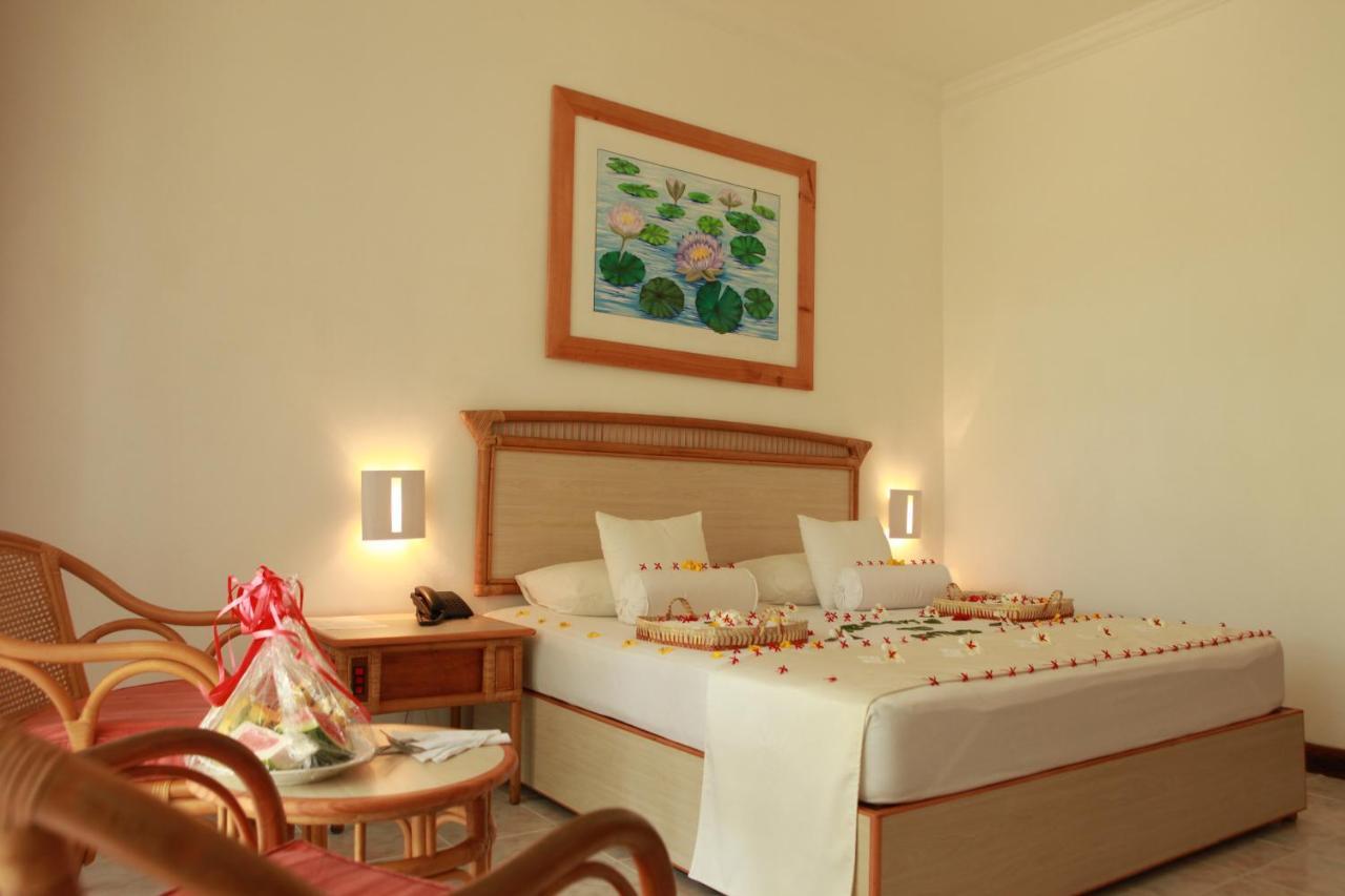 The Oasis Beach Resort Hambantota Esterno foto