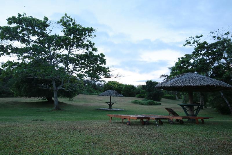 The Oasis Beach Resort Hambantota Esterno foto